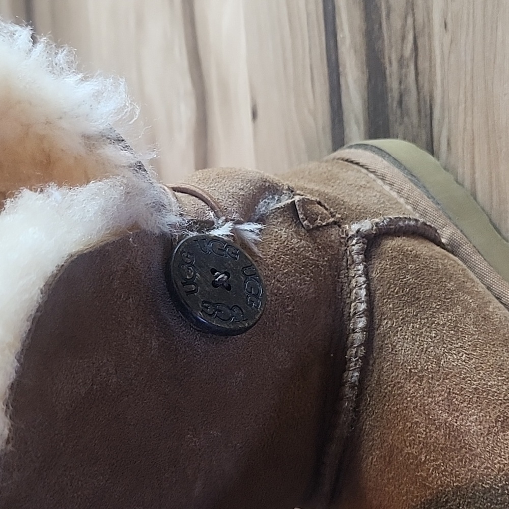 Ugg Mini Boots Bailey Button II Chestnut High Top Sheepskin Boot Women’s Size 6 - Picture 9 of 9